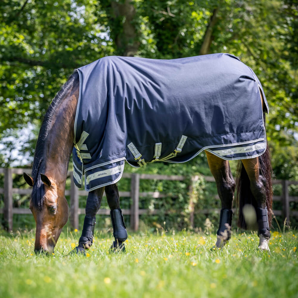 Comparer les prix de LeMieux Couverture Arika Featherweight Turnout Rug 0g ave...